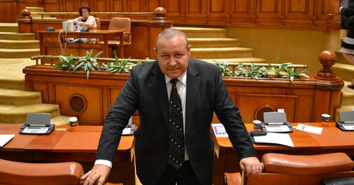 pnl ia in calcul convocarea unui congres dupa intrarea in opozitie daniel fenechiu 679747 Daniel Fenechiu, liderul senatorilor PNL, declară la microfon poziția partidului privind Congresul PNL, București, mai 2026