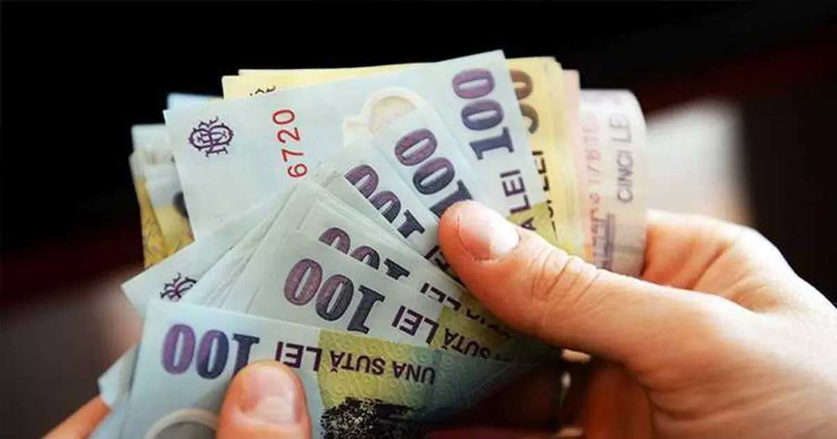 Ministrul Dragoș Pîslaru prezintă noua lege a salarizării bugetarilor la conferința de presă de la Guvern, mai 2026