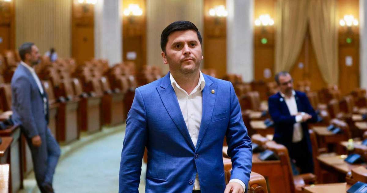 Vicepreședintele Camerei Deputaților Adrian Cozma, lider PNL Satu Mare, conferință de presă despre conflictul cu UDMR privind fondurile IVG, aprilie 2026