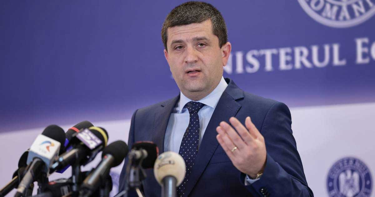 Ministrul Apărării Radu Miruță la o conferință de presă despre programul SAFE și industria de apărare a României, mai 2026