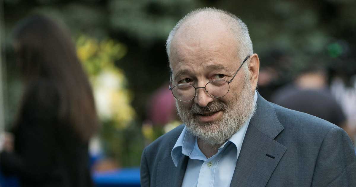 stelian tanase pnl bolojan costum vila florica 2026 586403 Stelian Tănase politolog scriitor discurs eveniment PNL mai 2026