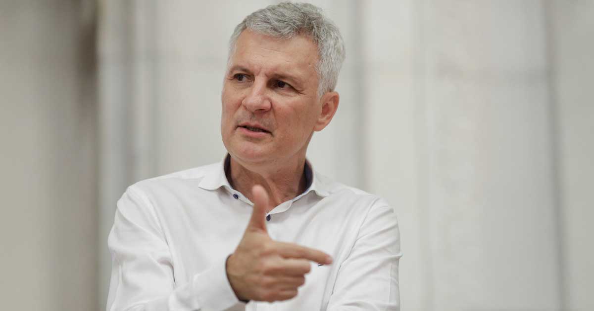 Senatorul Daniel Zamfir, liderul senatorilor PSD, conferință de presă la Parlamentul României, iunie 2026