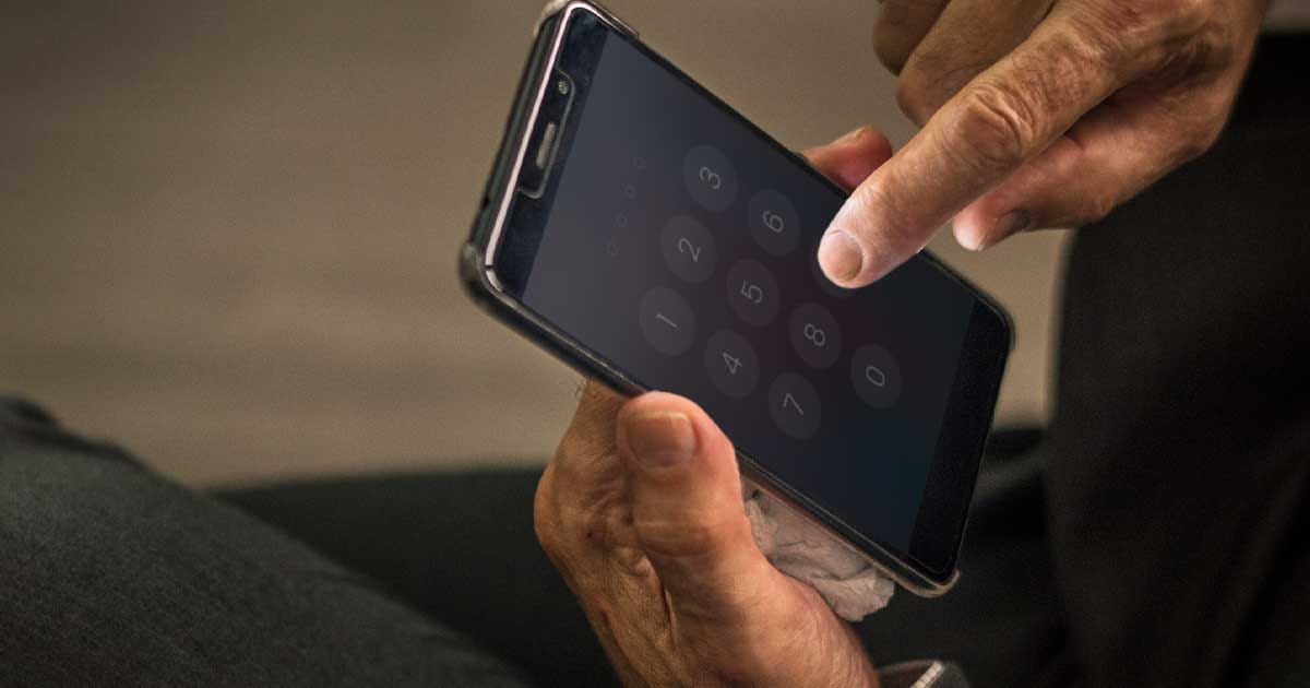 frauda clonare voce ai romania protectie 2026 582130 Escroc la telefon fraudă cu voce clonată inteligență artificială metodă accidentul 2026