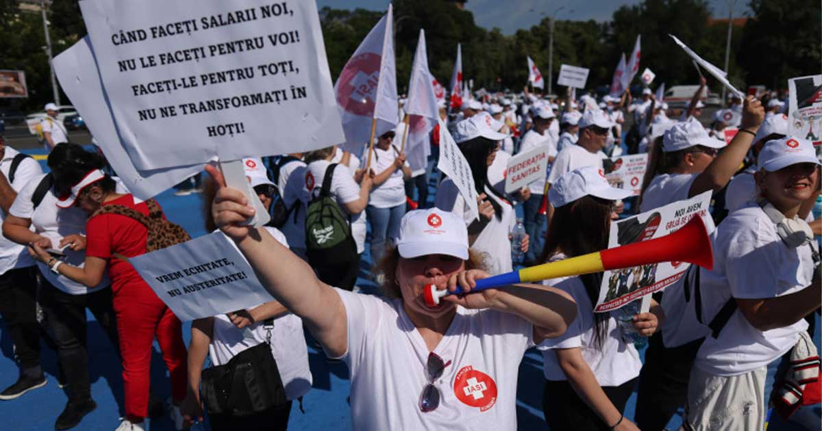 greva japoneza sanitas spitale iunie 2026 013677 Protest Sanitas angajati spital banderole albe greva japoneza Bucuresti 9 iunie 2026