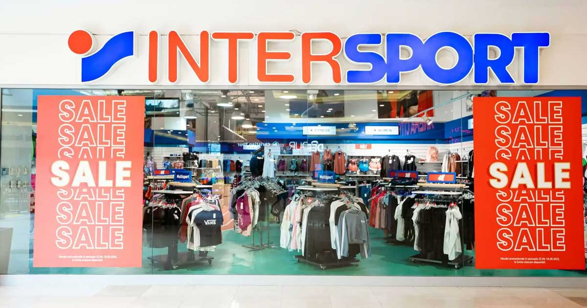 Magazin Intersport Romania, interior comercial, context criza consum 2026