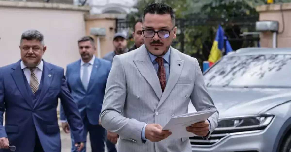 Influencerul Makaveli la ieșirea din Parchetul Tribunalului București, dosar evaziune fiscală, iunie 2026