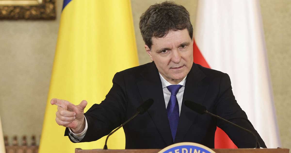 Președintele Nicușor Dan semnând decretul de promulgare a legii SAFE la Administrația Prezidențială, București, iunie 2026
