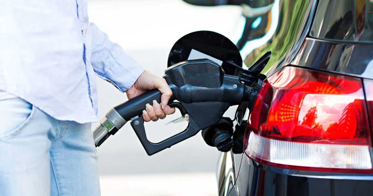 acciza motorina benzina statie carburanti 2026 958240 Pompă de benzină cu afișaj de preț la o stație din România, în contextul reducerii accizei la motorină, iulie 2026
