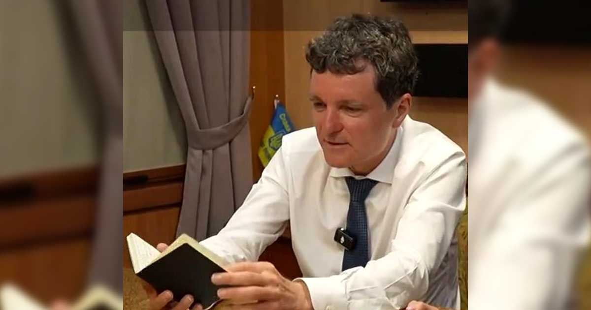 carnetel nicusor dan interviu observator 2026 765358 Președintele Nicușor Dan ținând carnețelul negru în timpul unei apariții publice oficiale, 2026