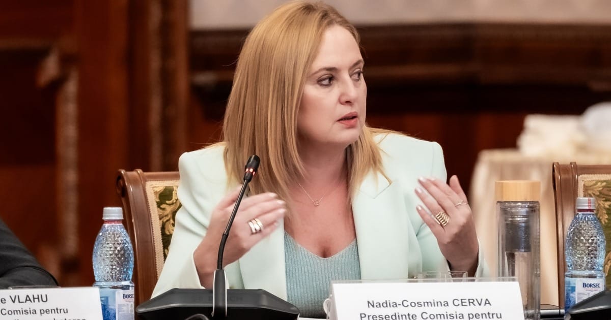 Senatoarea Cosmina Cerva în plenul Senatului României, propunând un proiect de lege privind procurorii, iulie 2026