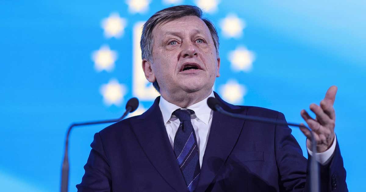 Crin Antonescu în timpul unei intervenții televizate despre criza politică și relația cu AUR, iulie 2026