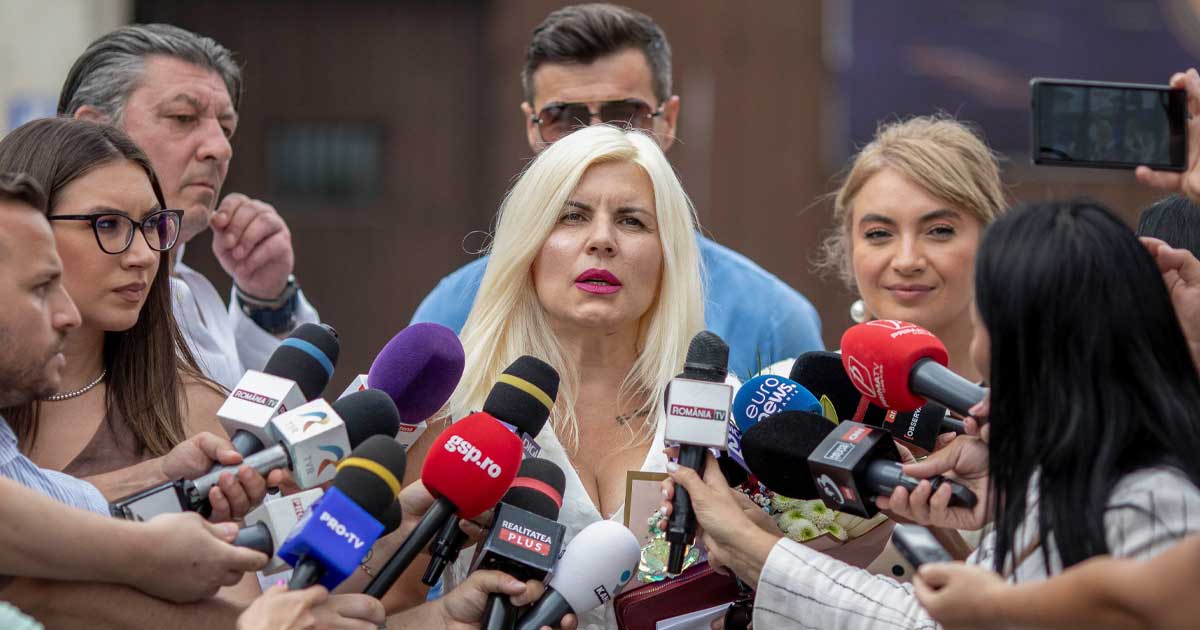 Elena Udrea în cadrul unei conferințe de presă, reacție la scandalul locuinței RA-APPS a lui Dragoș Pîslaru, iulie 2026