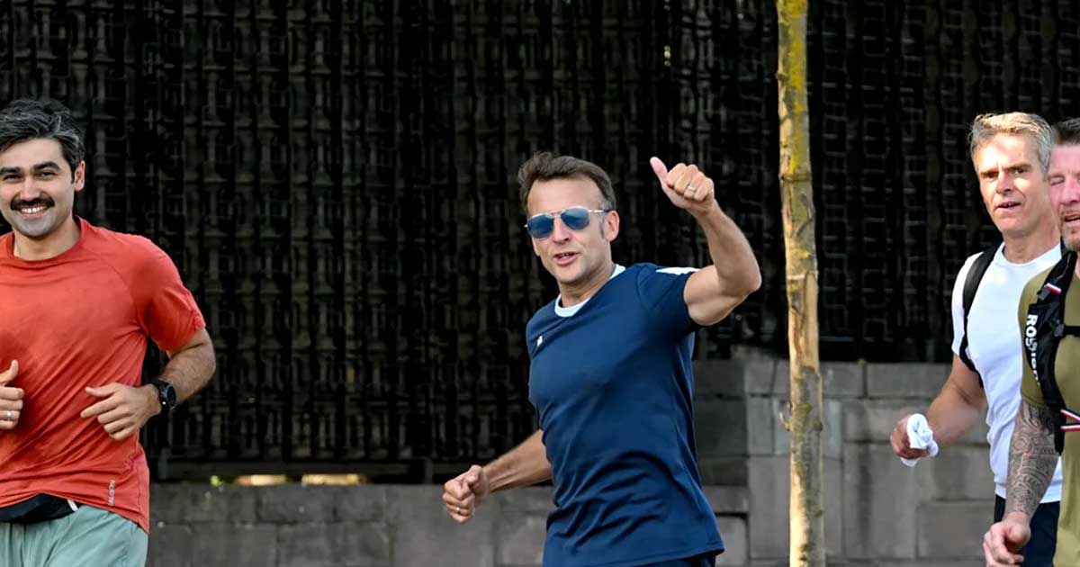 Emmanuel Macron alergând pe străzile Ankarei, escortat de gărzi de corp, iulie 2026