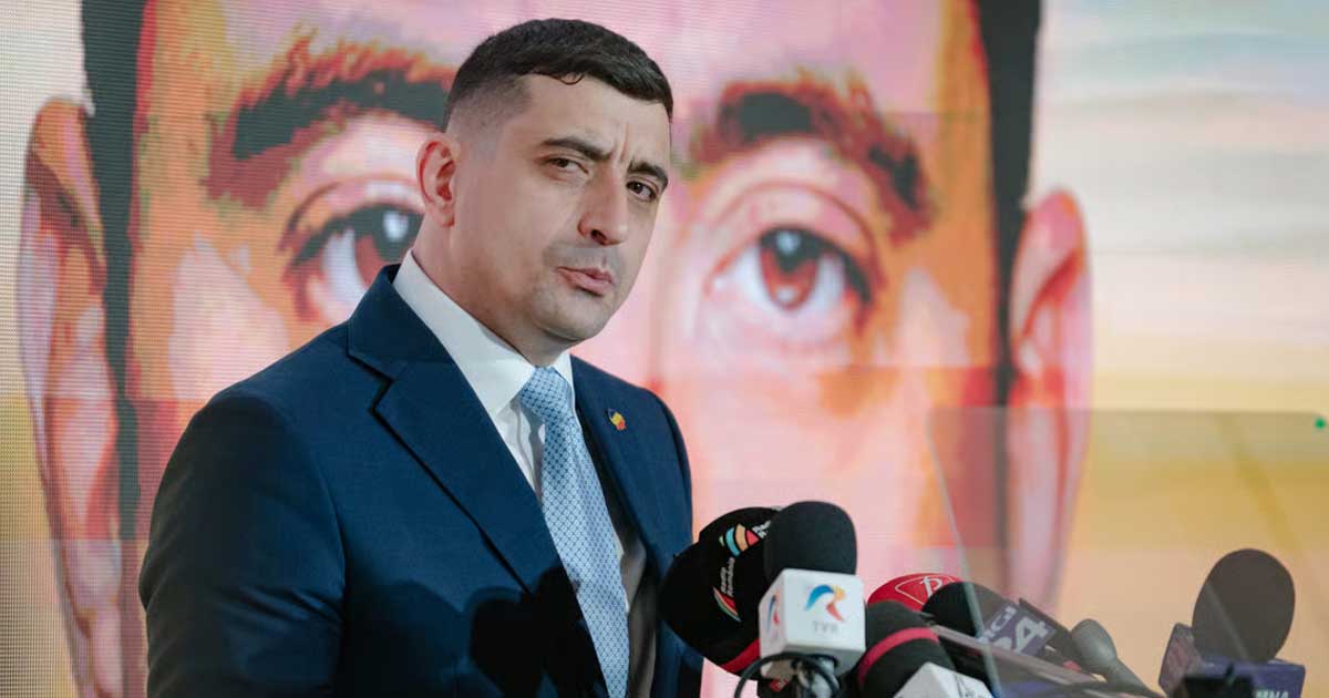 george simion politico orban alegeri anticipate 2026 121710 George Simion, liderul AUR, în timpul unui interviu acordat publicației Politico, iulie 2026