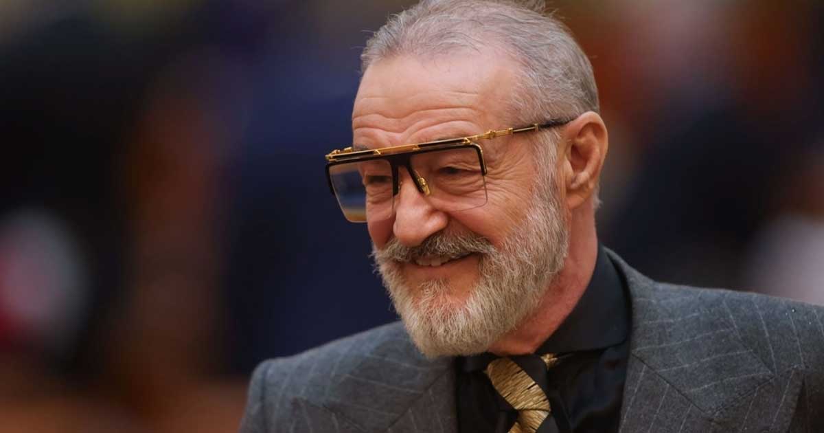 Gigi Becali vorbește la telefon despre criza politică și protestul crescătorilor de oi, București, iulie 2026