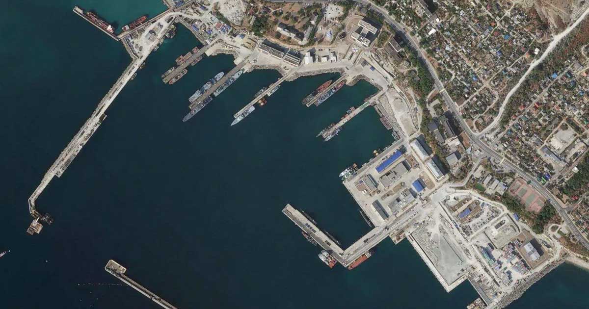 Terminal petrolier și petrolier în încărcare la Novorossiisk, exporturi de țiței din Kazahstan, iulie 2026