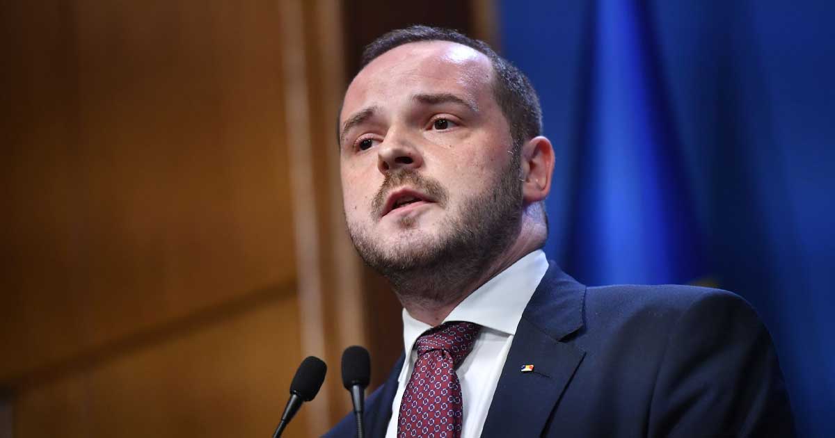 Alexandru Rogobete în timpul unei declarații de presă despre legea salarizării, iulie 2026