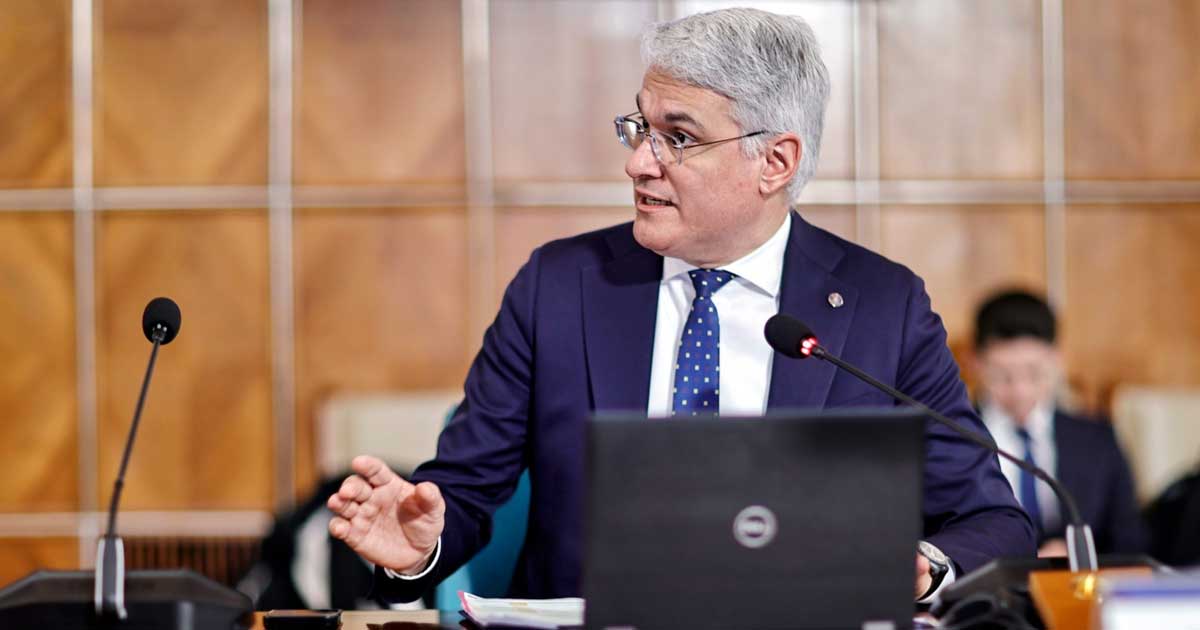 Ministrul Muncii Dragoș Pîslaru, în contextul disputei privind suspendarea legii salarizării, iulie 2026