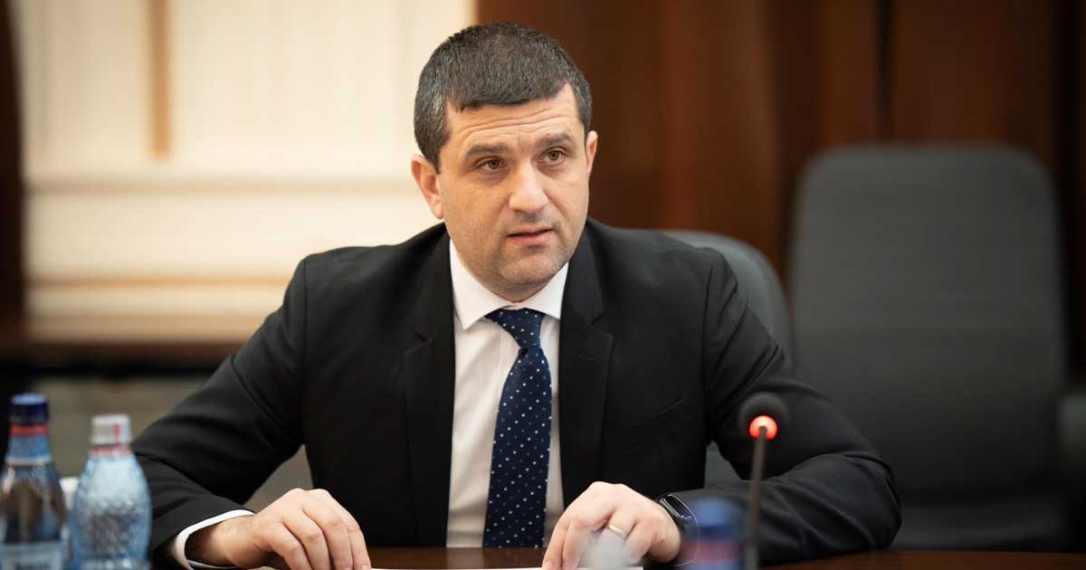 Radu Miruță, ministrul interimar al Apărării, în timpul unei declarații despre producția de drone, iulie 2026