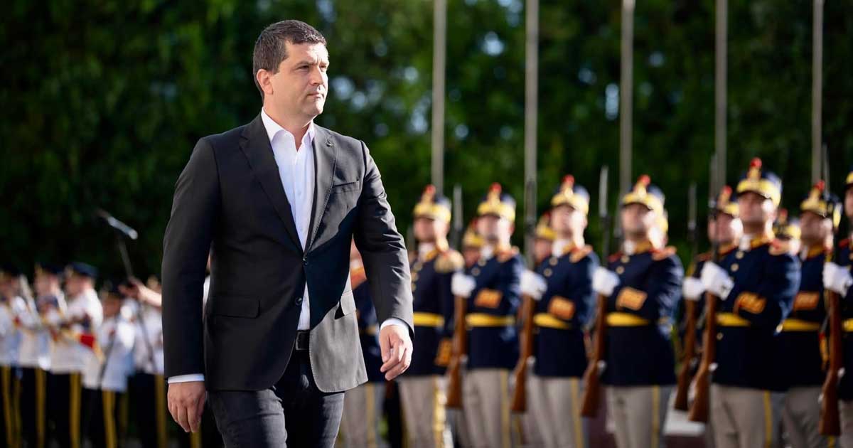 radu miruta tinuta ziua drapelului national 2026 910388 Radu Miruță în blugi la ceremoniile Zilei Drapelului Național al României, iulie 2026