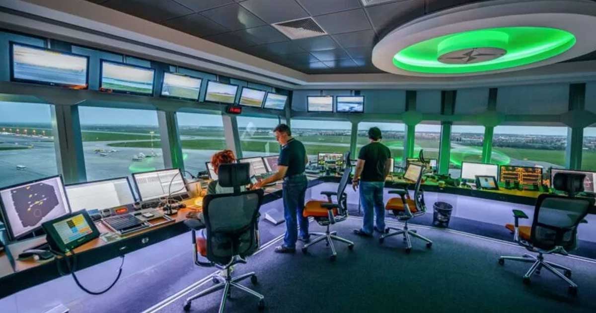Turn de control ROMATSA cu echipamente de dirijare a traficului aerian, în contextul blocării veniturilor de la EUROCONTROL, iulie 2026