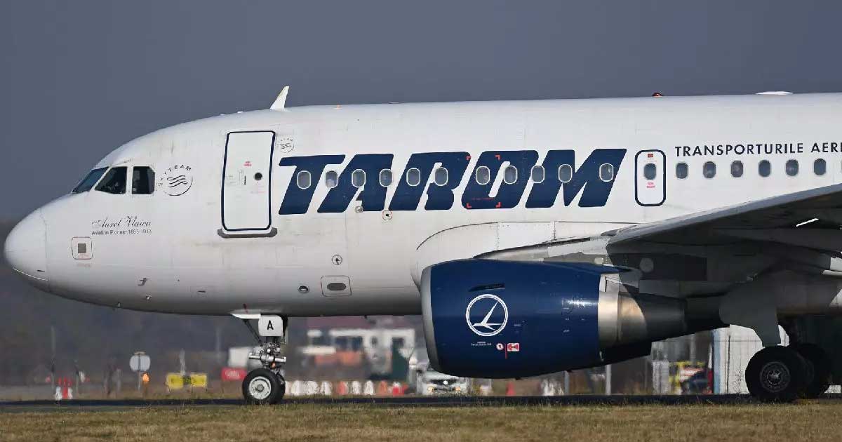 Avion TAROM pe pista unui aeroport, în contextul revocării directorului general al companiei, iulie 2026
