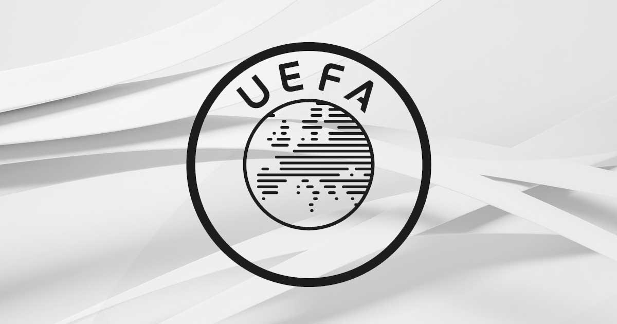 Sigla UEFA pe fundal alb, în contextul comunicatului critic la adresa deciziei FIFA privind Folarin Balogun, iulie 2026