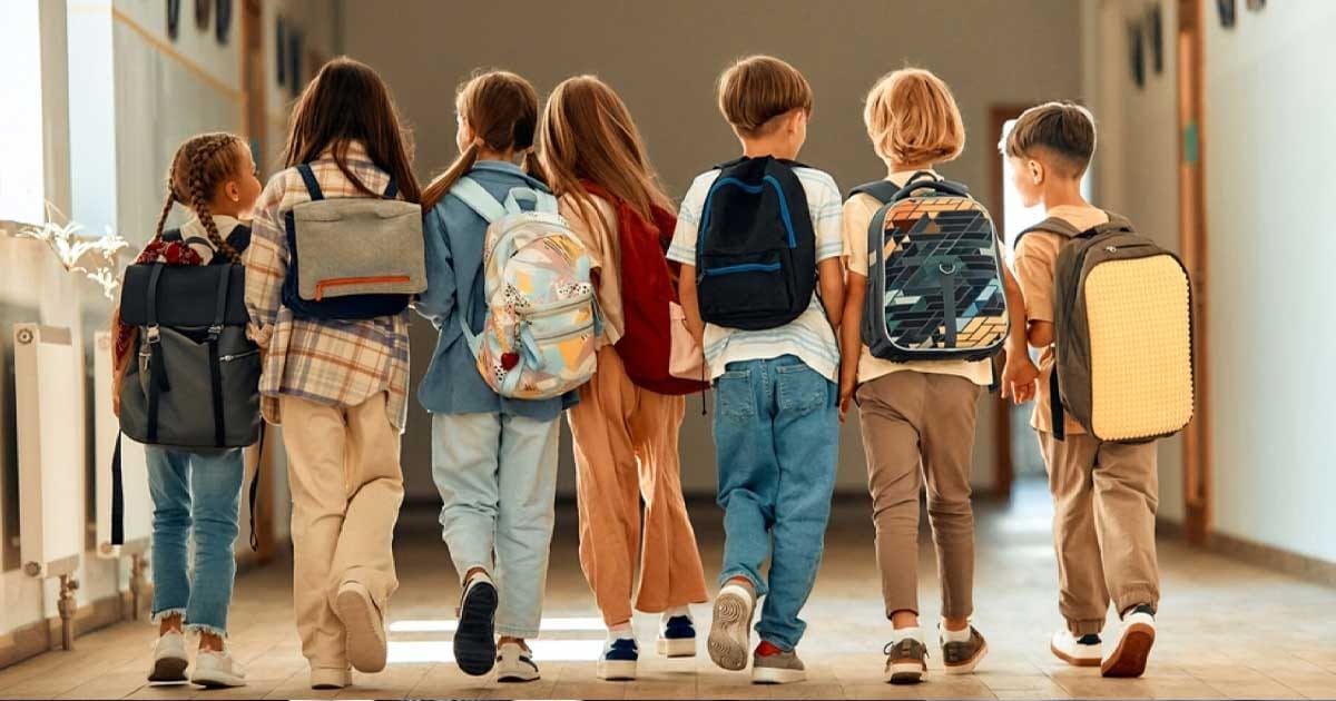 burse sociale elevi guvern demis 2026 211659 Elevi la începutul anului școlar, dezbatere publică privind bursele sociale, Guvernul Bolojan, august 2026