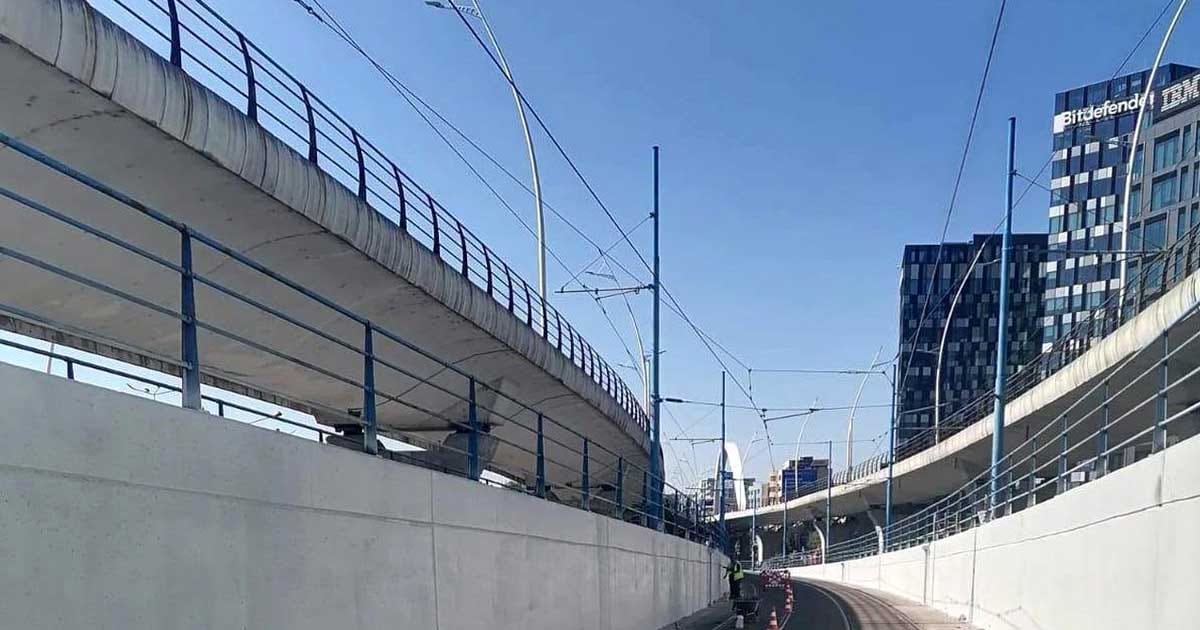 Camere de supraveghere montate deasupra Pasajului Basarab din București, în timpul lucrărilor de reabilitare, august 2026