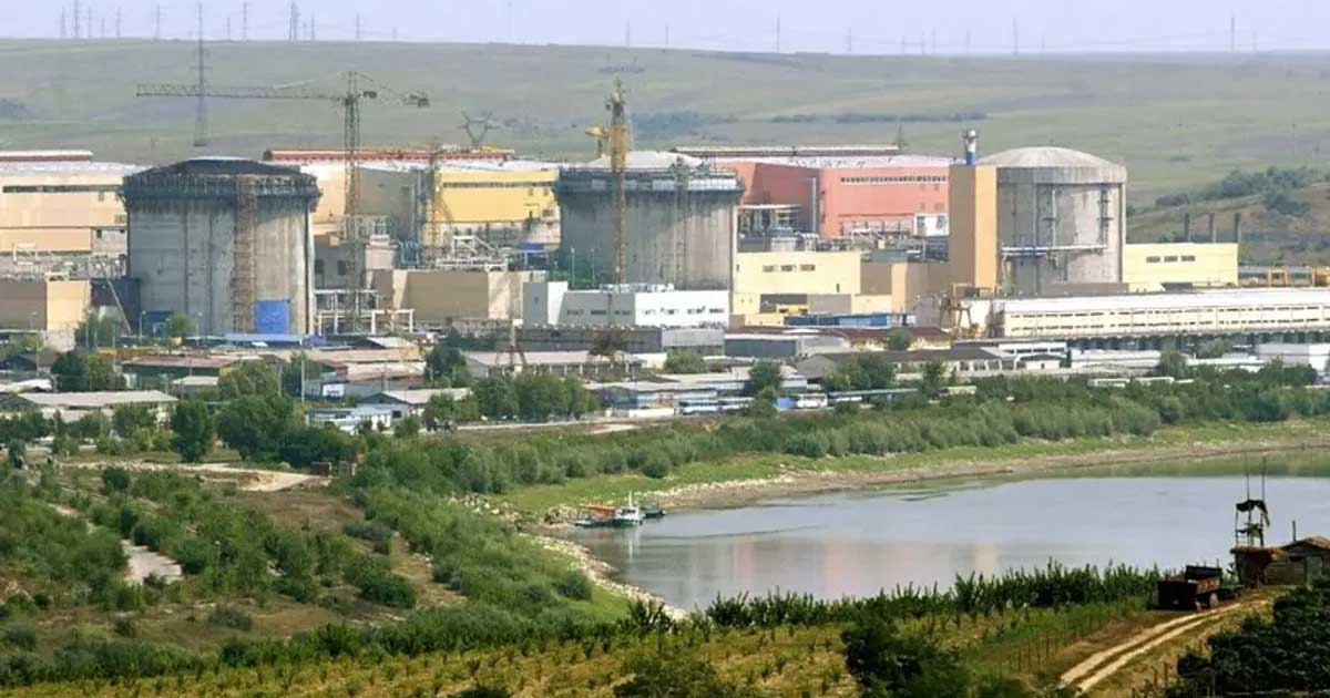 Centrala nuclearoelectrică de la Cernavodă, vedere de pe malul Dunării secate, august 2026