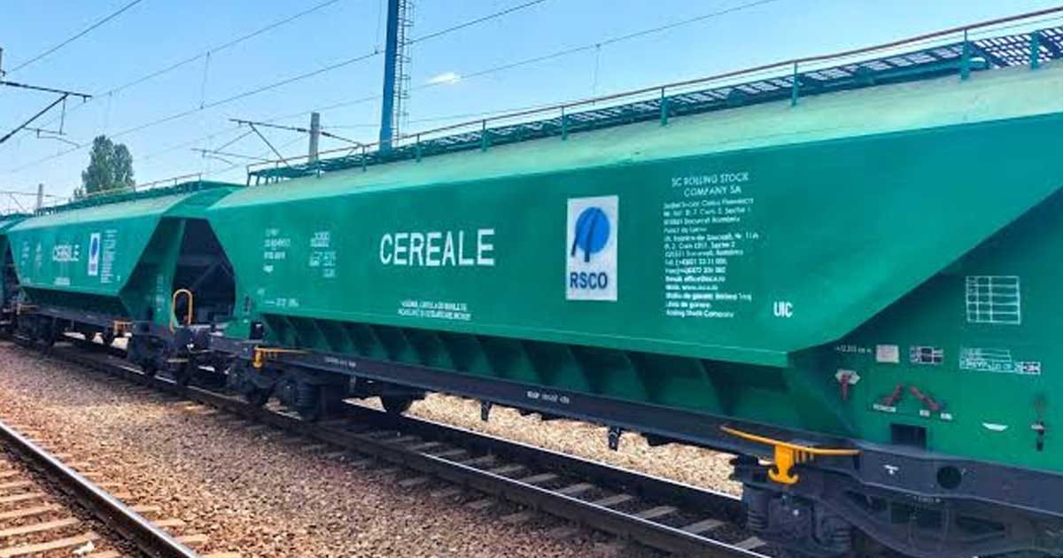Vagoane încărcate cu cereale pe o linie ferată din România, transport spre portul Constanța în sezonul de export, august 2026