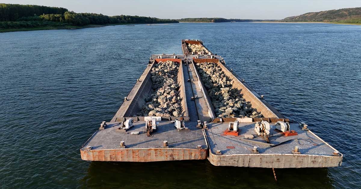 cernavoda reactor 2 barje dunare 2026 773842 Barje încărcate cu pietriș scufundate pe Dunăre lângă Centrala Nucleară Cernavodă, august 2026
