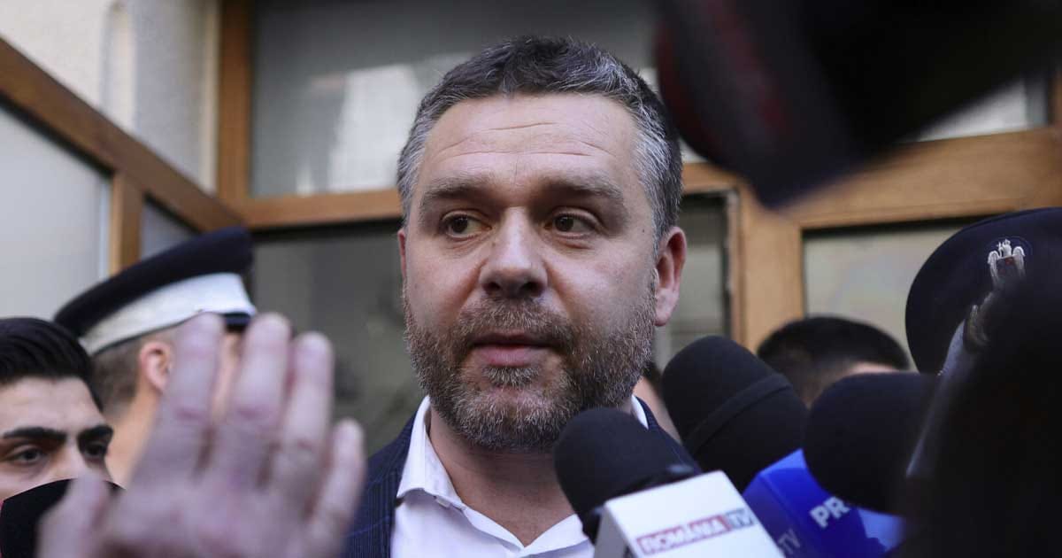 Ciprian Ciucu, primar general al Capitalei, la ieșirea din sala de judecată, București, august 2026