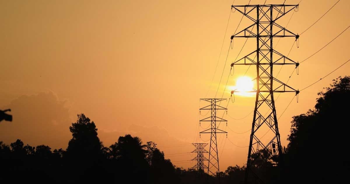 Linii de înaltă tensiune pe fondul unui apus, criza energetică din Europa, august 2026