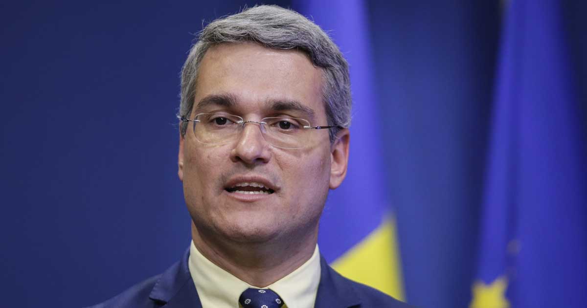 dragos pislaru salarii profesori lege salarizare 2026 574432 Dragoș Pîslaru, ministrul interimar al muncii, în timpul unei declarații despre salarizarea profesorilor, august 2026