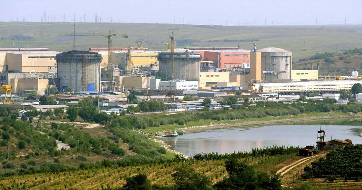 Albia secată a Dunării lângă Centrala Nucleară Cernavodă, în timpul secetei din august 2026