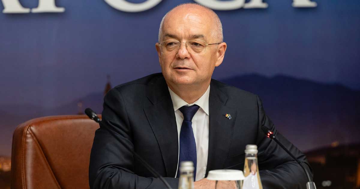 emil boc zeama de varza untold cluj napoca 2026 816942 Emil Boc în piața volantă de lângă Sala Sporturilor din Cluj-Napoca, în timpul festivalului Untold, august 2026