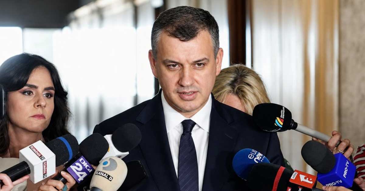 Eugen Tomac în timpul unui interviu despre criza energetică și politicile Guvernului, august 2026
