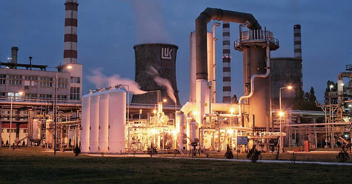 Pompă de benzină cu prețuri afișate, rafinăria Burgas din Bulgaria, ieftinire carburanți, august 2026