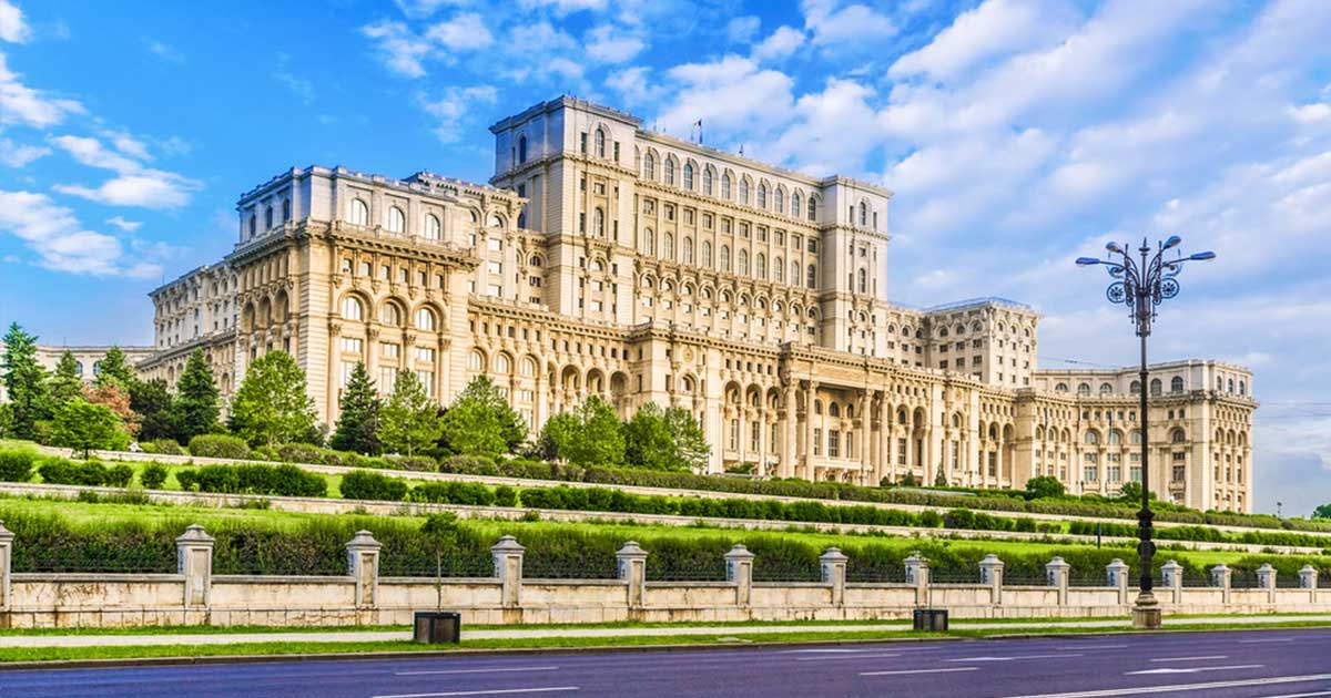 jaloane pnrr legi parlament romania 2026 658225 Clădirea Parlamentului României, simbol al dezbaterilor privind legile cerute de jaloanele PNRR, august 2026