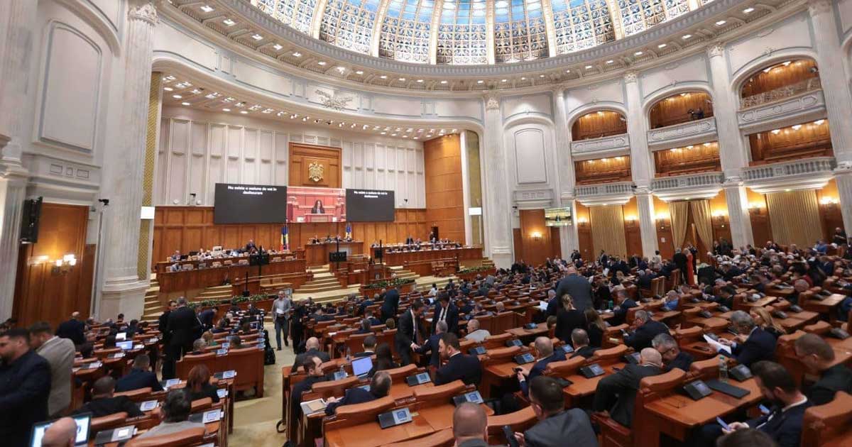Sesiune de dezbateri în Parlamentul României pe tema legii salarizării bugetarilor, august 2026