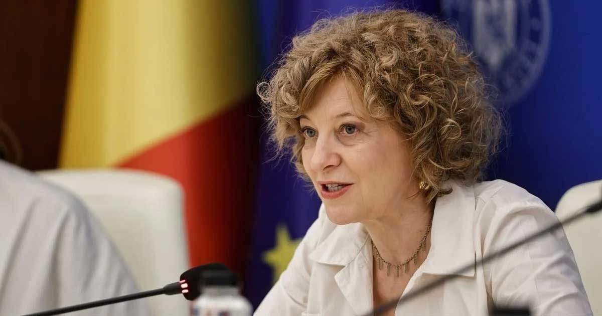Vicepremierul Oana Gheorghiu în timpul unei declarații despre criza politică din România, august 2026