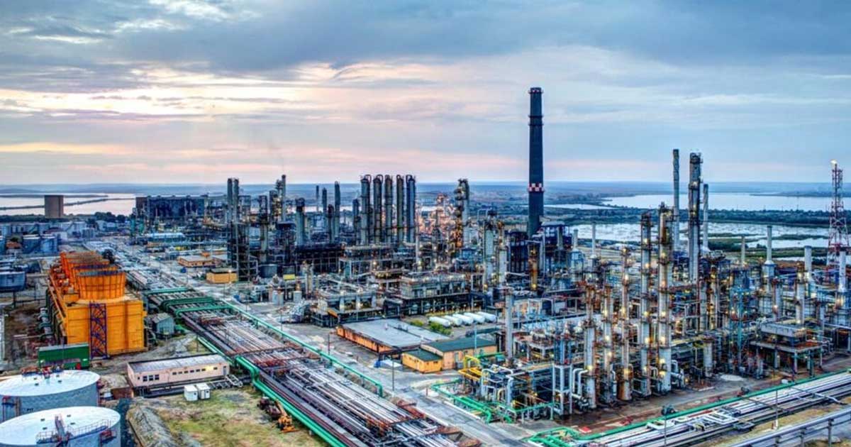 Conductă petrolieră și instalații industriale în Kazahstan, în contextul extinderii exporturilor spre China, august 2026