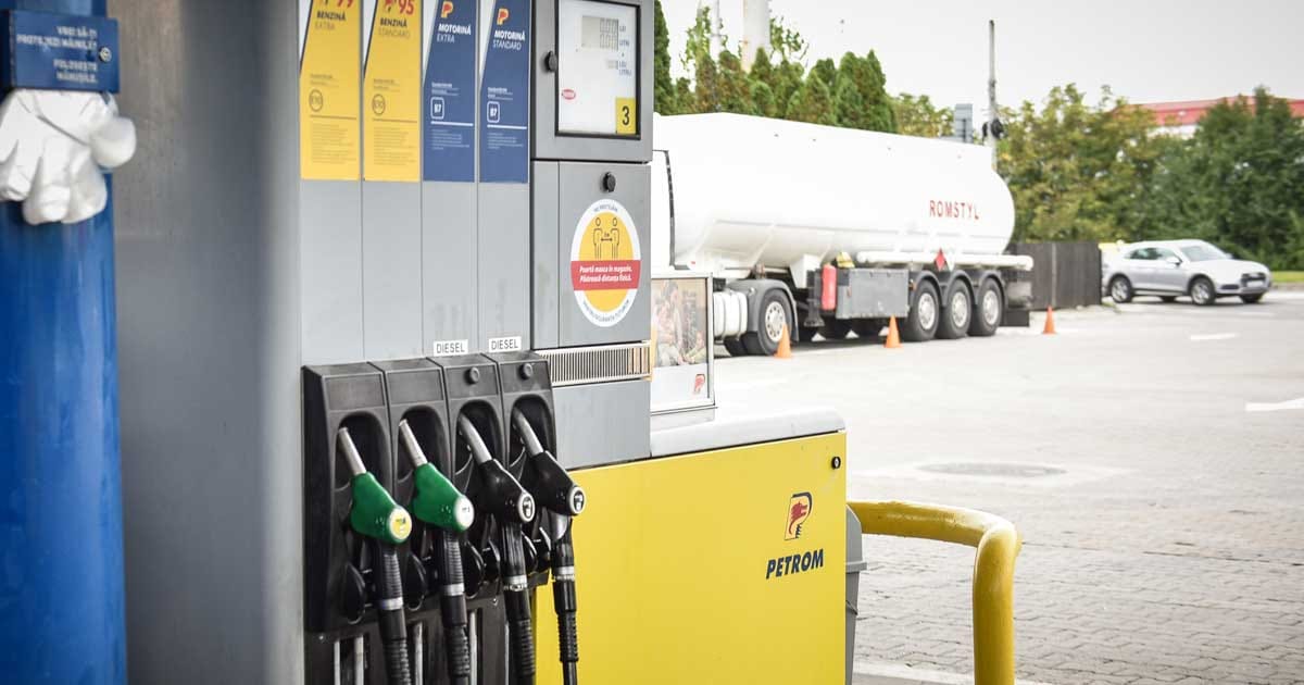 Pompă de alimentare cu motorină într-o benzinărie din România, context reducere acciză, august 2026