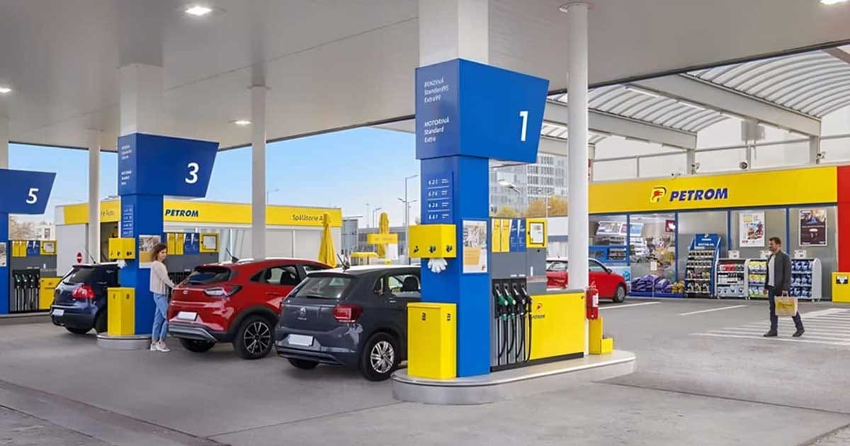 Pompă de combustibil cu afișaj de preț pentru motorină într-o benzinărie din România, august 2026