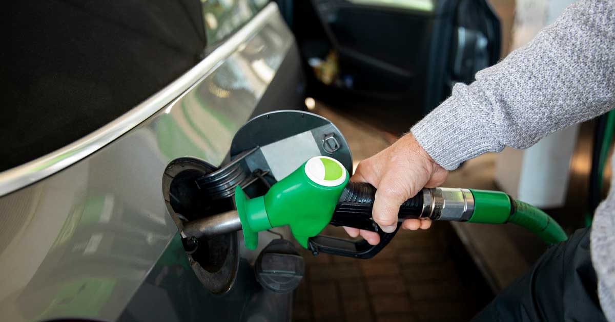 Stație de alimentare cu carburanți din România, afișaj cu prețuri record la motorină, august 2026