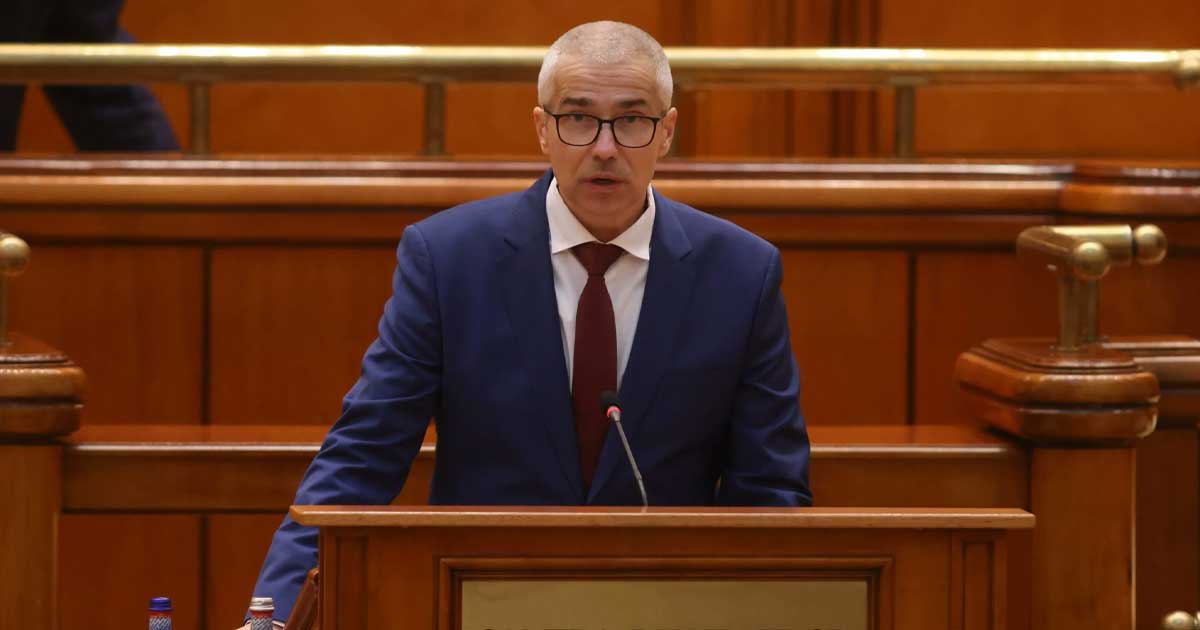 Deputatul Radu Marinescu vorbind în plenul Camerei Deputaților, dezbatere despre Legea integrității, august 2026