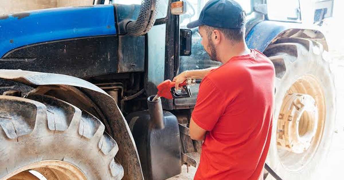 subventie motorina fermieri guvern 2026 659301 Tractor alimentat cu motorină subvenționată pe un câmp cultivat din România, vara anului 2026