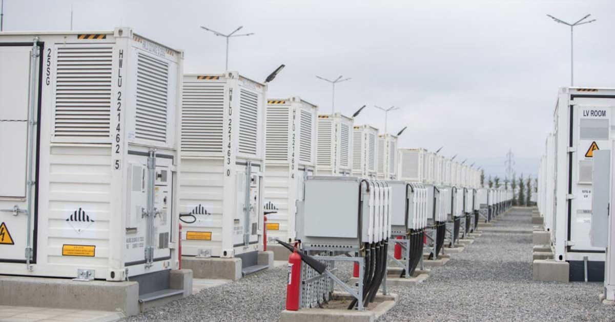 Instalație de stocare a energiei electrice în baterii, conectată la rețeaua națională, România, august 2026