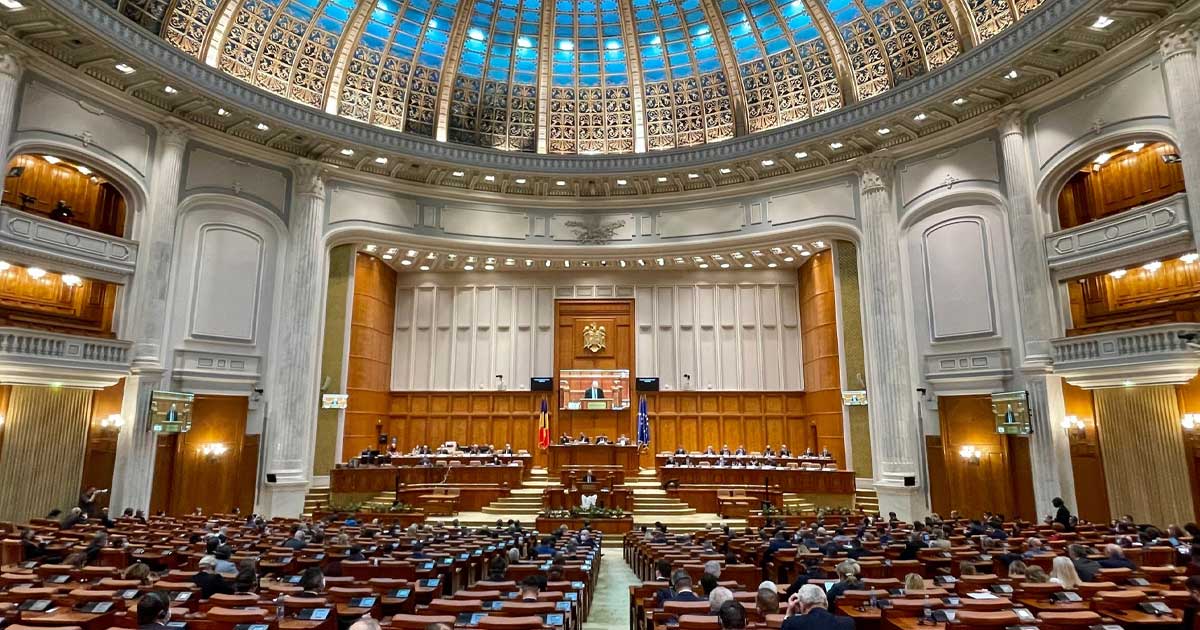 Plenul Camerei Deputaților în timpul votului pentru legea închiderii PNRR, București, august 2026